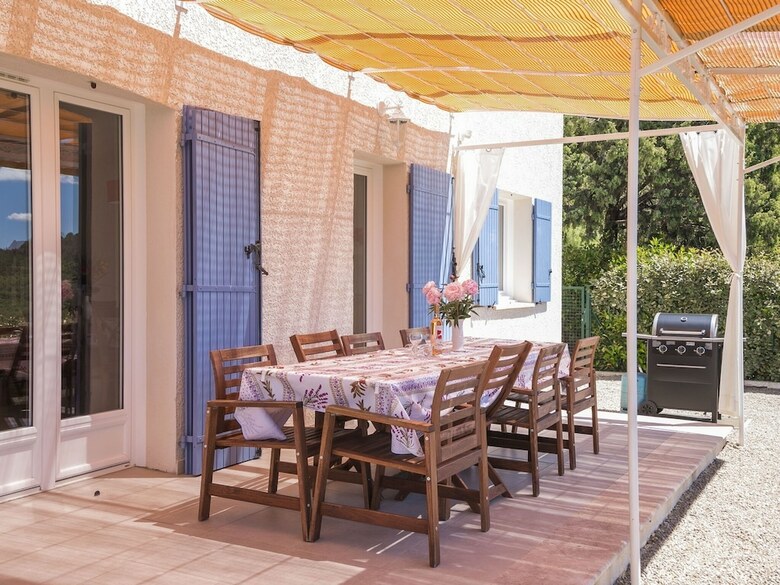 Villa With Guest House, 2 Swimming Pools, And Wide View