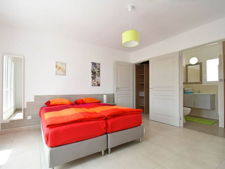 Villa With Guest House, 2 Swimming Pools, And Wide View