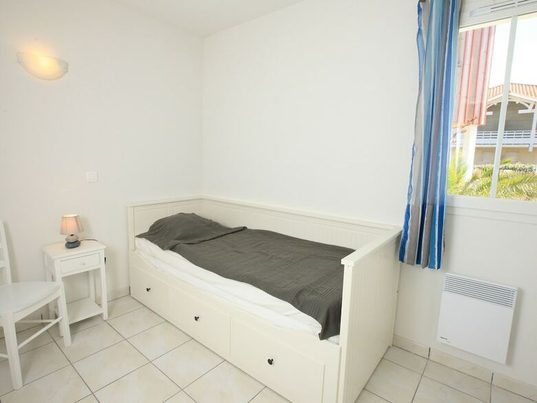 Well-kept Home With A Terrace Near The Beach