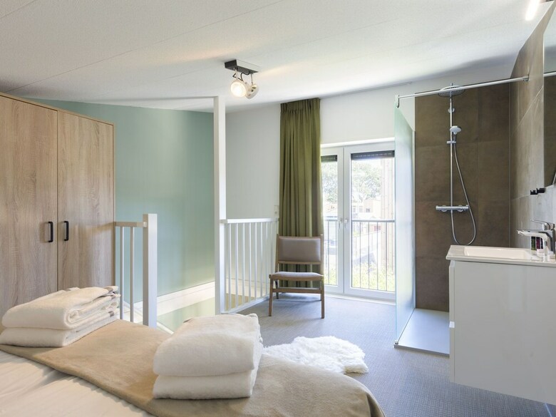 Luxurious Lodge With Two Bathrooms, Only 200m From The Beach