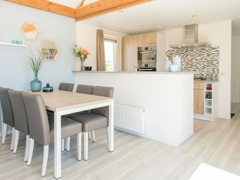 Modern Lodge With Two Bath Rooms, At 1.5 Km. From The Beach