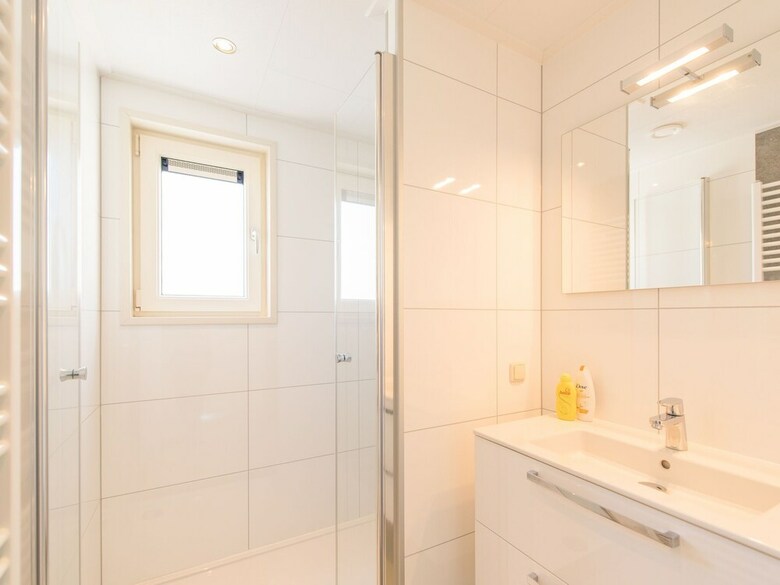 Modern Lodge With Two Bath Rooms, At 1.5 Km. From The Beach