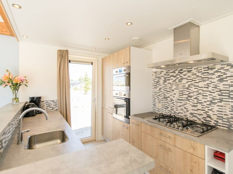 Modern Lodge With Two Bath Rooms, At 1.5 Km. From The Beach