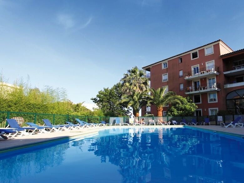 Colorful Apartment With AC At 150 M. From The Beach