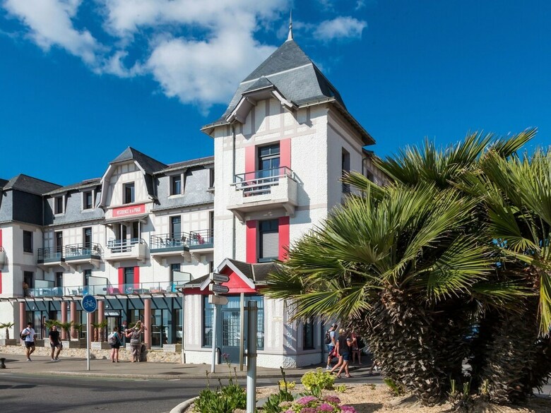 Comfortable Apartment With A View On The Beach And The Sea