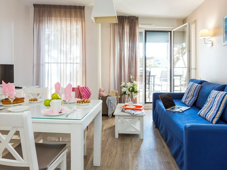 Comfortable Apartment With A View On The Beach And The Sea