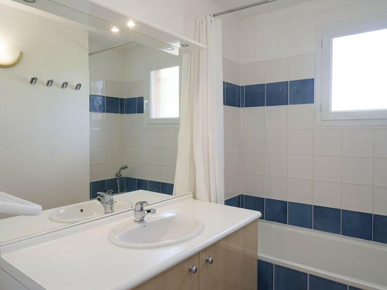 Summer Villa With Terrace Or Loggia, Located In Languedoc