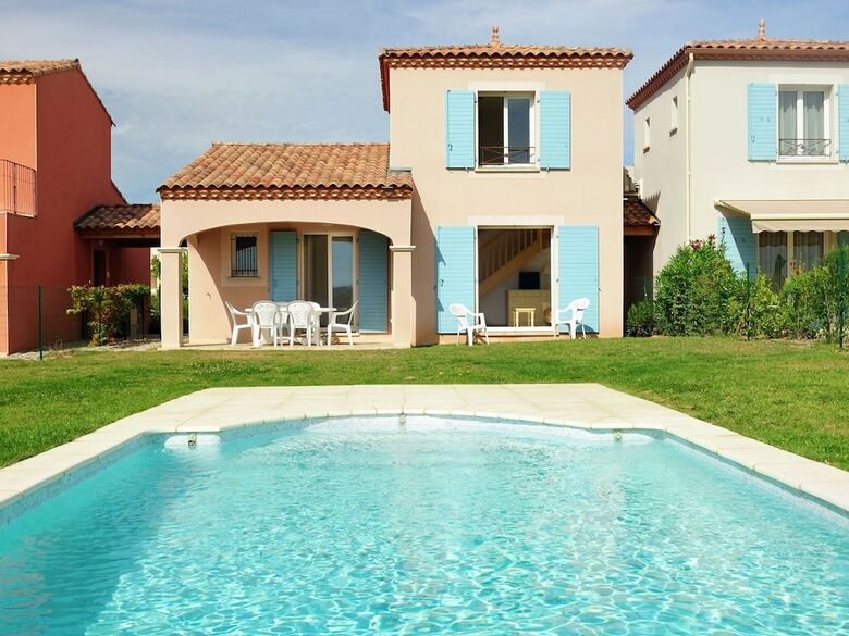Summer Villa With Terrace Or Loggia, Located In Languedoc