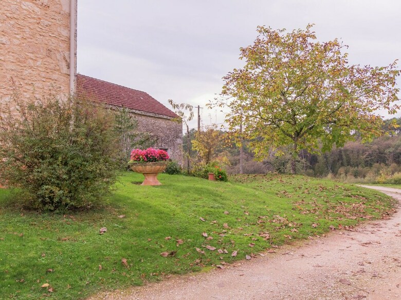 Villa Lush Holiday Home In Montcabrier With Swimming Pool