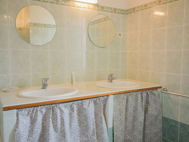 Villa Lush Holiday Home In Montcabrier With Swimming Pool