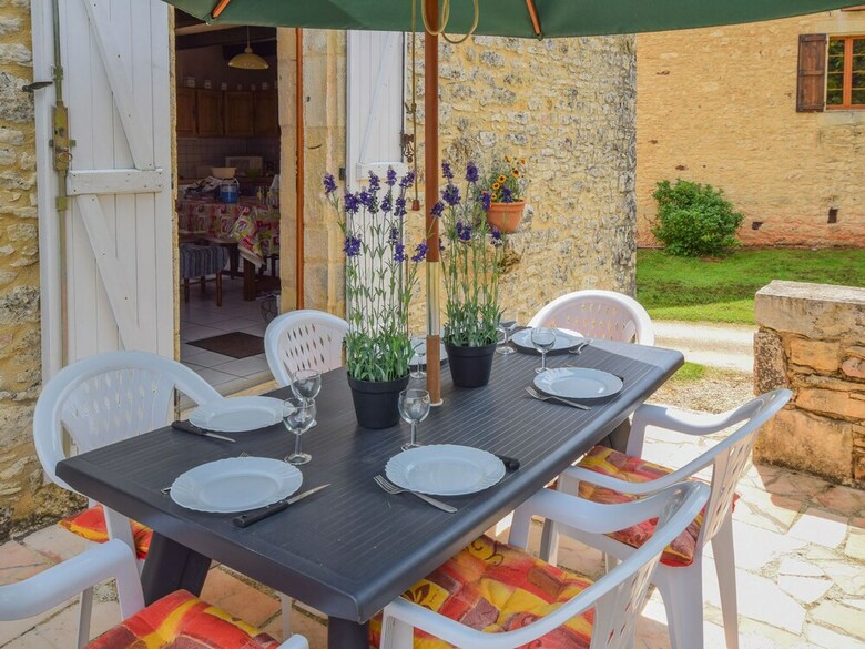 Villa Lush Holiday Home In Montcabrier With Swimming Pool