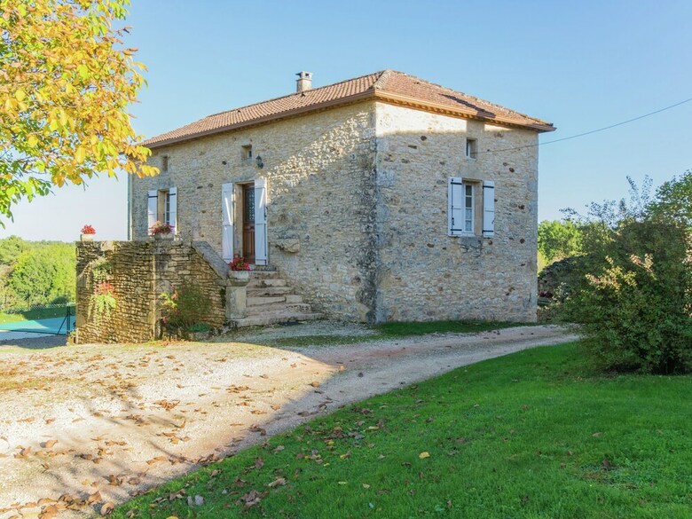 Villa Lush Holiday Home In Montcabrier With Swimming Pool