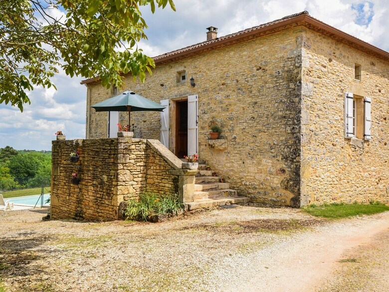 Villa Lush Holiday Home In Montcabrier With Swimming Pool