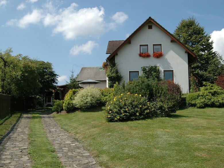 Comfortable, Spacious Villa With Landscaped Garden And Large Terrace