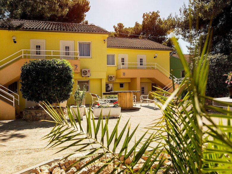Apartment With Sea View And Ac, 12km From Sibenik