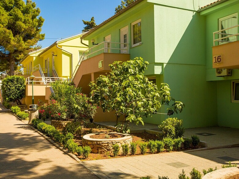 Apartment With Sea View And Ac, 12km From Sibenik