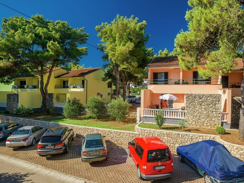 Well-kept Apartment With AC Just 12km From Sibenik