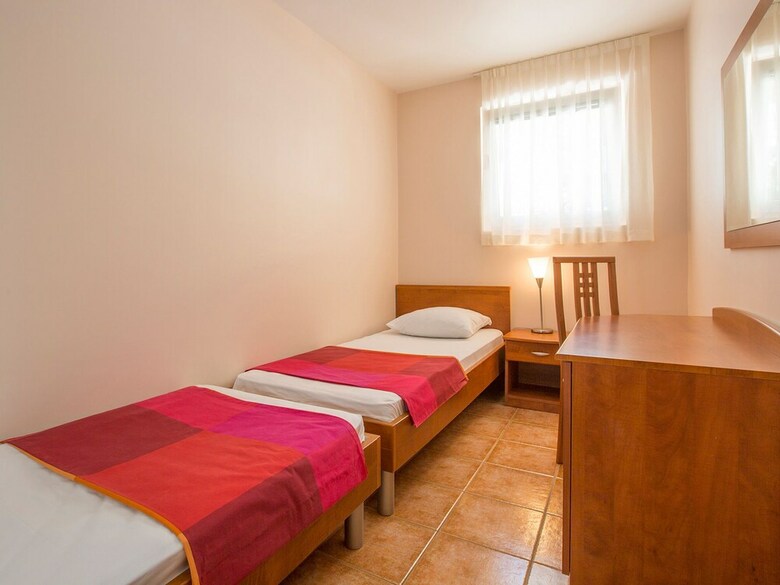 Well-kept Apartment With AC Just 12km From Sibenik