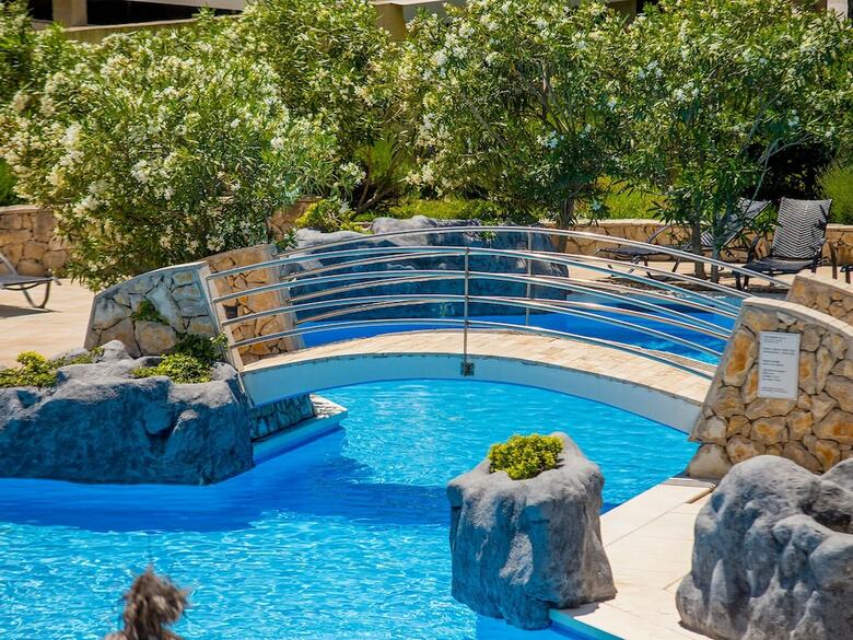 Well-kept Apartment With AC Just 12km From Sibenik