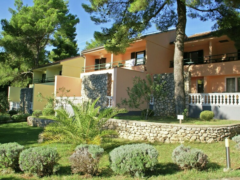 Well-kept Apartment With AC Just 12km From Sibenik