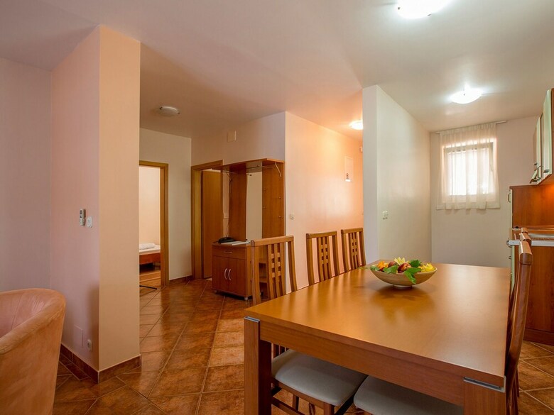 Well-kept Apartment With AC Just 12km From Sibenik