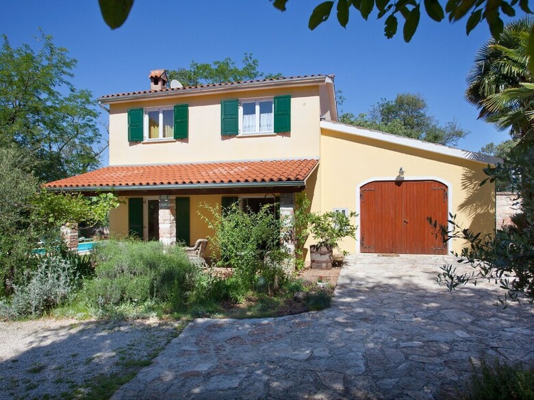 Peaceful Holiday Home In Umag With Swimming Pool