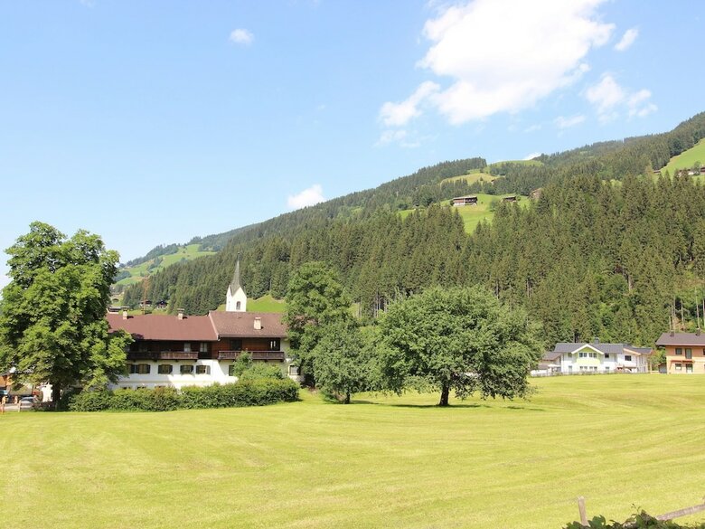 Pleasant Apartment With Ski Storage,balcony, Garden, Parking