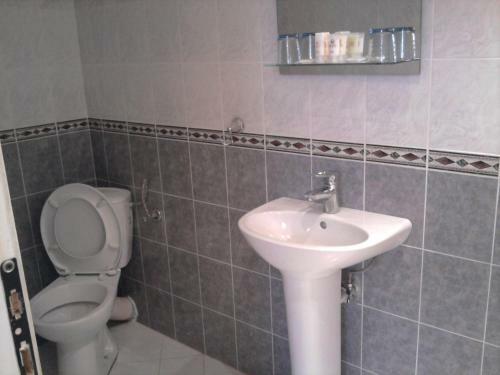 Hostal Aleks Guest House