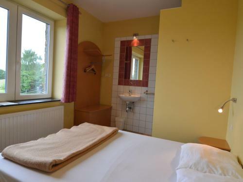 Lodge Holiday Home Aux Quatre Saisons Ferrieres