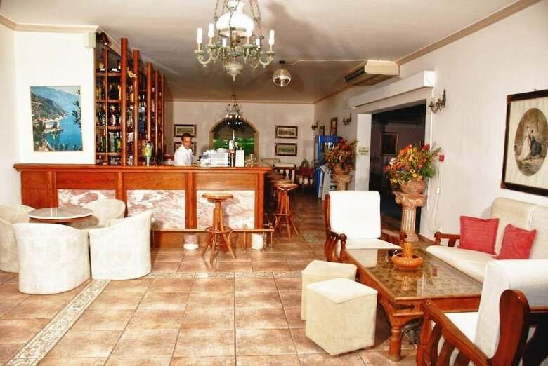 Hotel Rebecca's Village