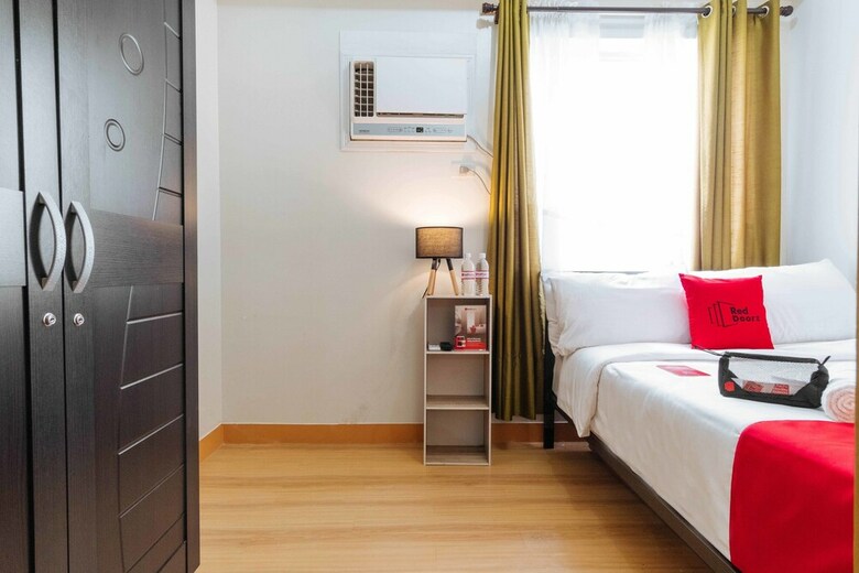 Hotel Reddoorz Premium @ Smdc Fairview