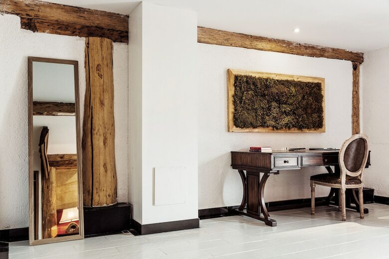 Shangri-la Salloi Rustic Luxury Hotel