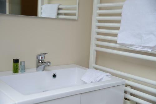Hotel Race & Rooms