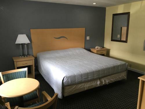 Chisholm's Motor Inn
