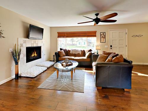 2572 Elwood Ave Home