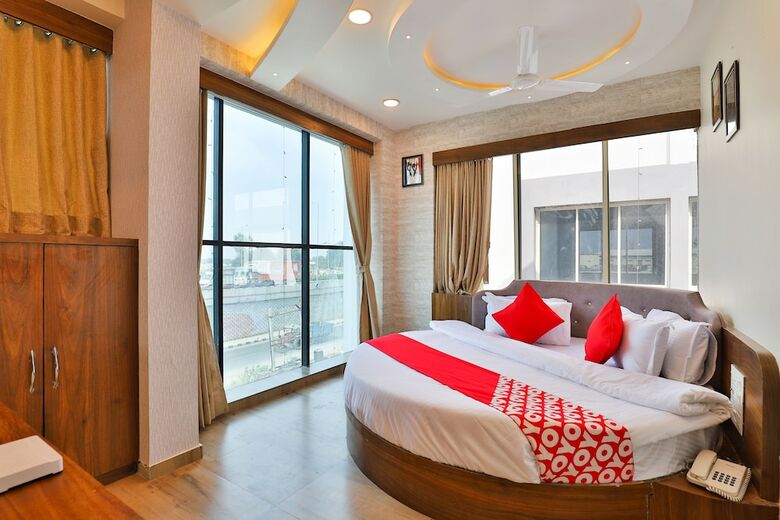 Oyo 24444 Hotel Rudrax