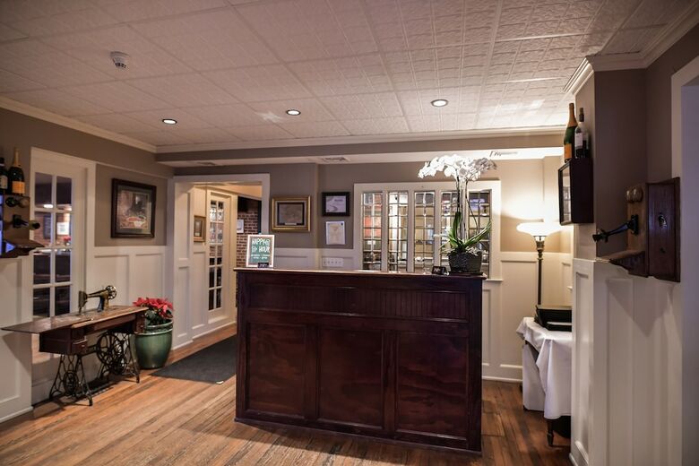 Posada The Chester Publick House Restaurant And Inn
