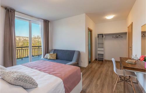 Seven-bedroom Holiday Home In Kamenmost