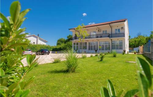 Seven-bedroom Holiday Home In Kamenmost