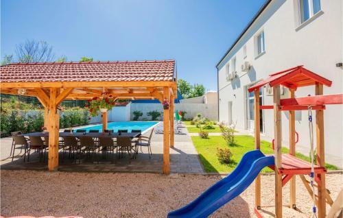 Seven-bedroom Holiday Home In Kamenmost