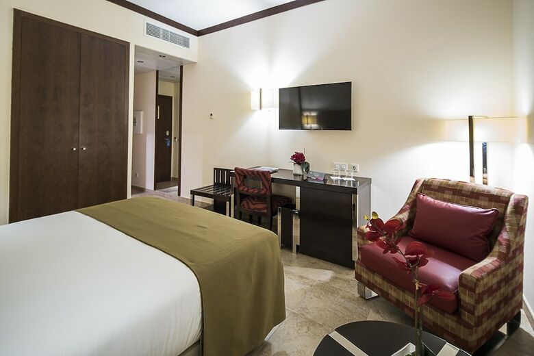 Iu Hotel Luena