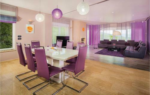 Five-bedroom Holiday Home In Kucine