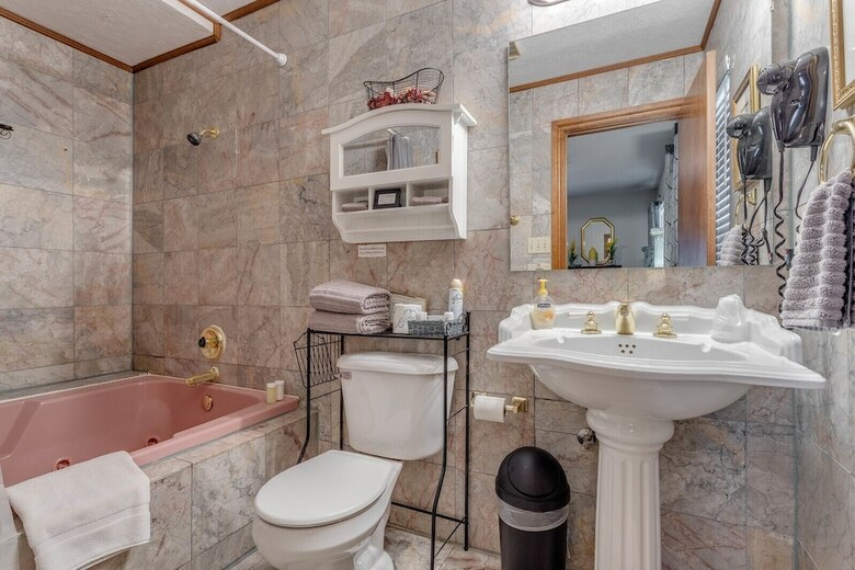 The Whispering Pines Inn Bed & Breakfast