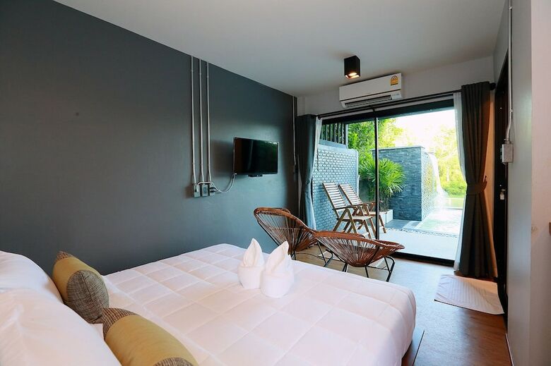 Hotel Canvas Family Home