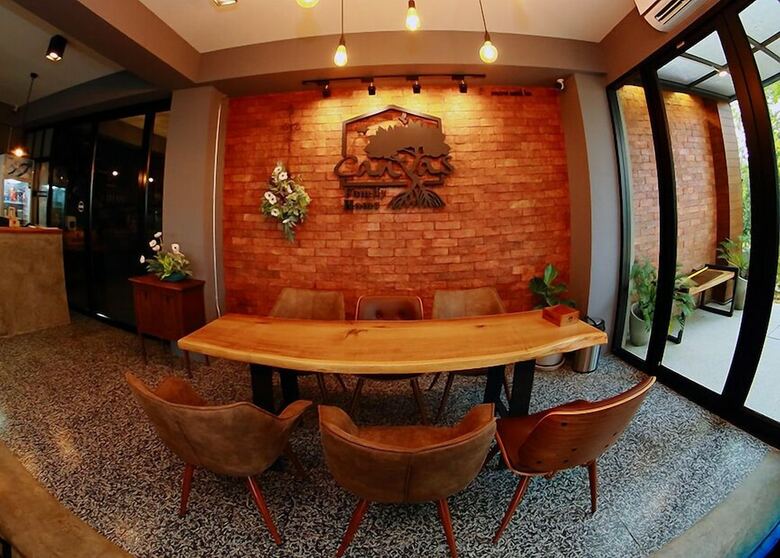 Hotel Canvas Family Home