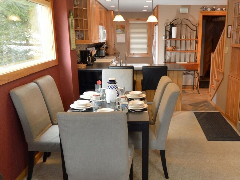 2 Br: Powderidge 33
