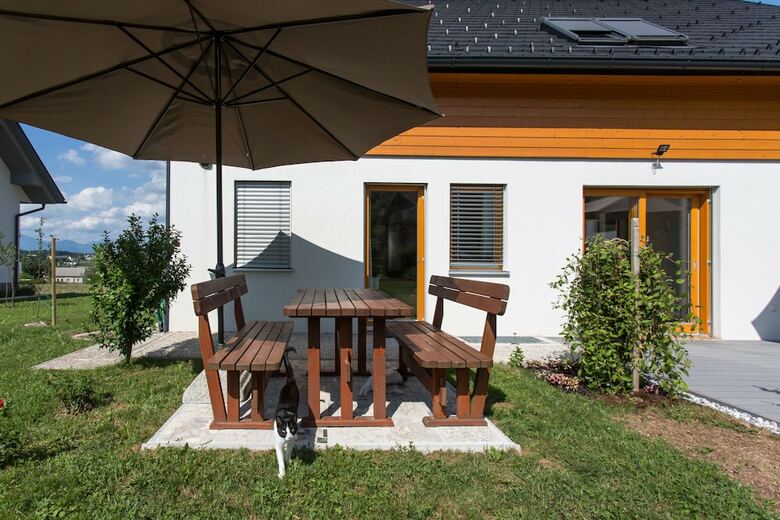 Hotel Domovoj Apartments And Rooms