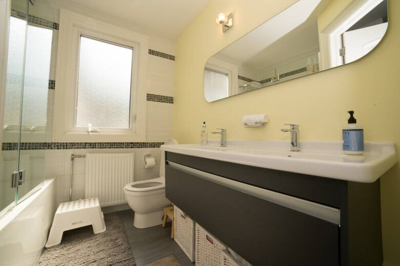 Designer Luxury 5 Bedroom Family Home