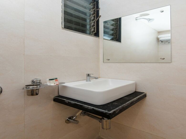 Hotel Oyo 28338 New Life