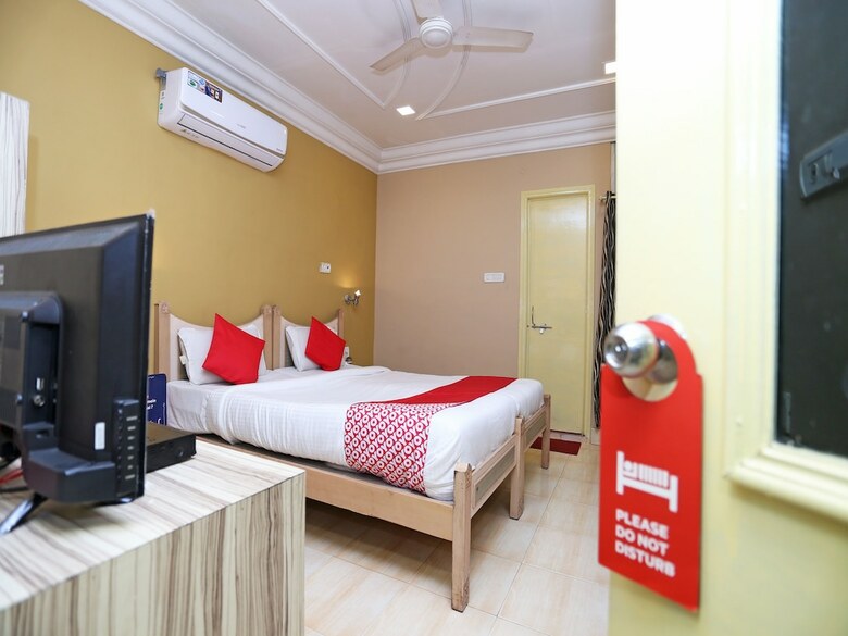 Oyo 24860 Hotel Shiva International